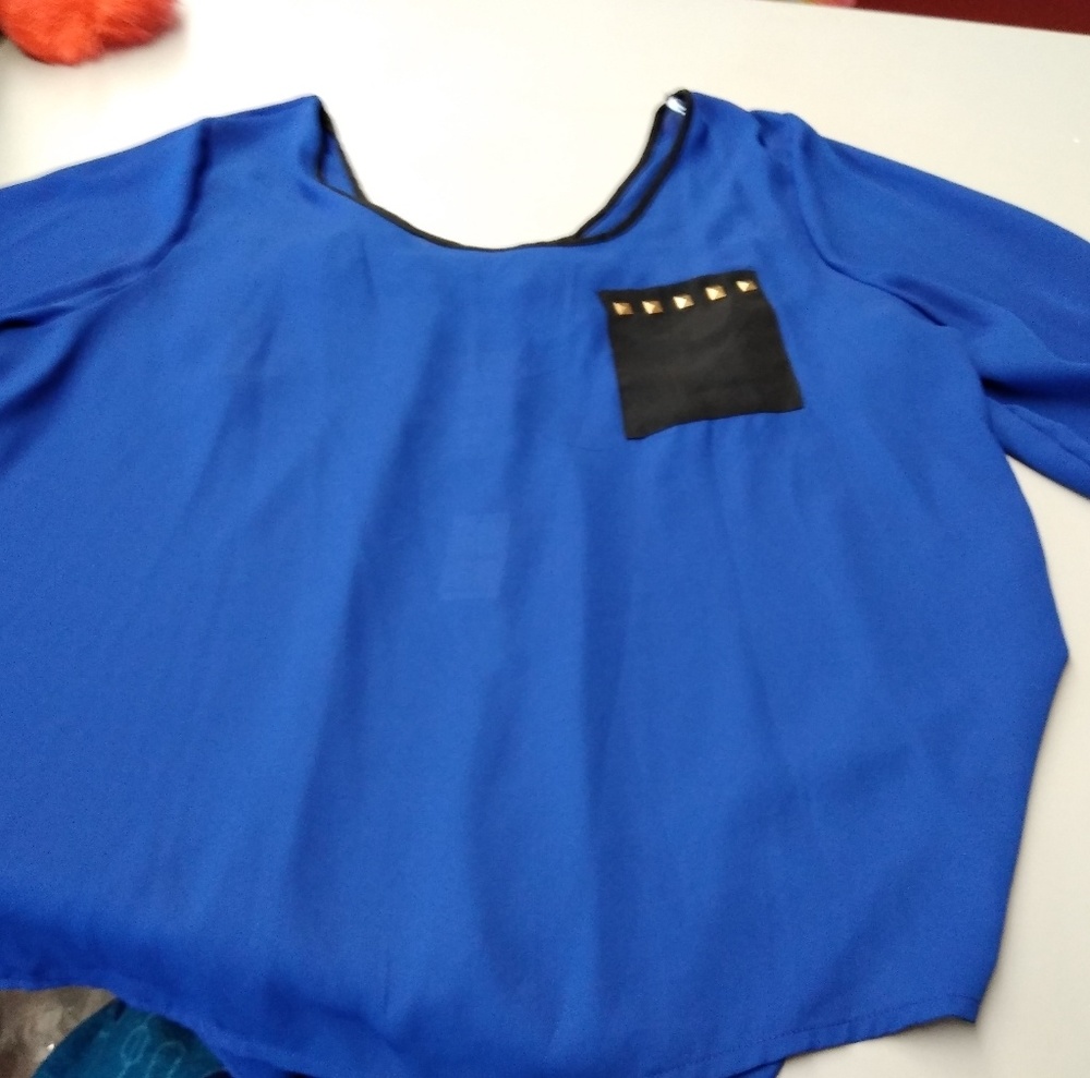 Super cute breezy blouse ready for a night out 3x